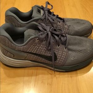 Nike Lunarglide 7 gray/black sneakers